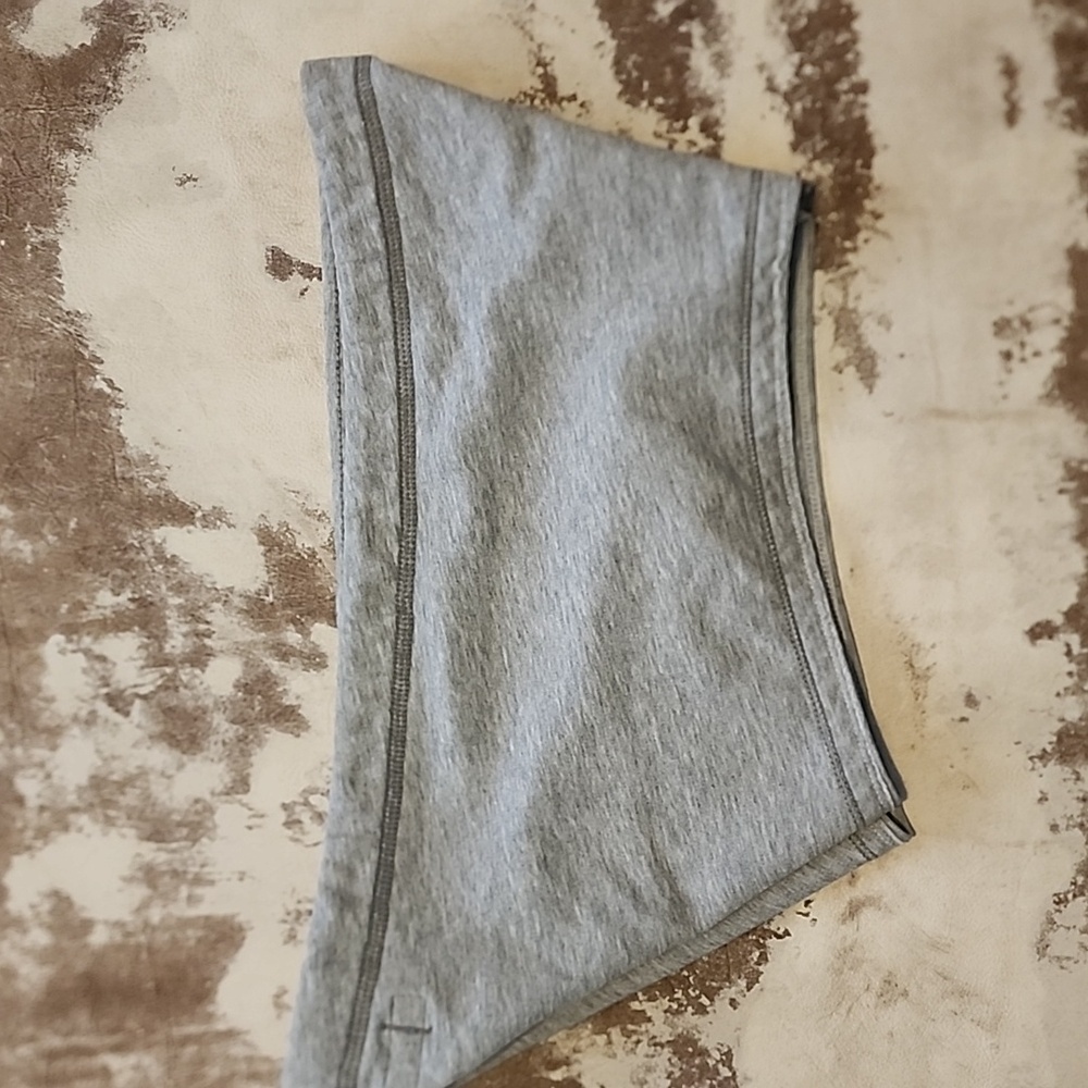 Abercrombie & Fitch Gray Fleece Shorty Shorts. Size: XL - Picture 2 of 12